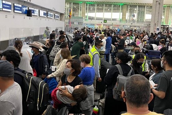 Cancelan 203 vuelos de líneas mexicanas en cuatro días por contagios