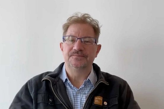 Andrés Roemer, prófugo de la justicia, se dice perseguido