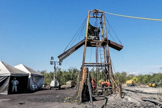 Rescatistas salen del pozo en Coahuil; no pudieron rescatar a mineros