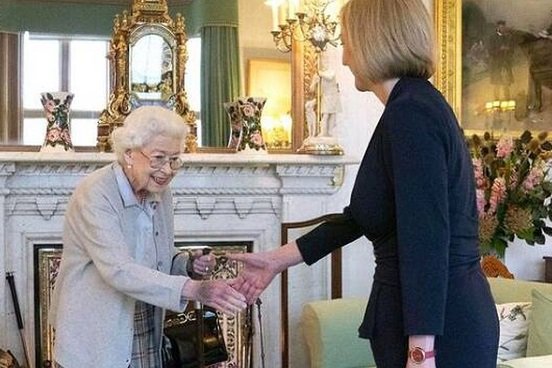 Liz Truss asume como primera ministra del Reino Unido
