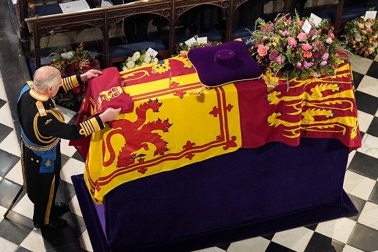 Isabel II llega a su última morada en el Castillo de Windsor