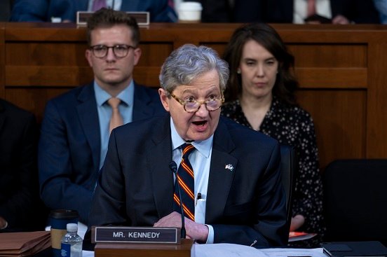 "Sin EU, estarían comiendo comida para gatos"; ataque del senador Kennedy a México
