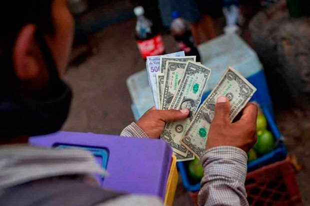 Economía de EU crece más de lo estimado y podría dar un respiro a México