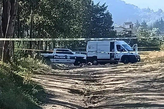 Hallan cuerpos en cancha de fútbol en Xochimilco