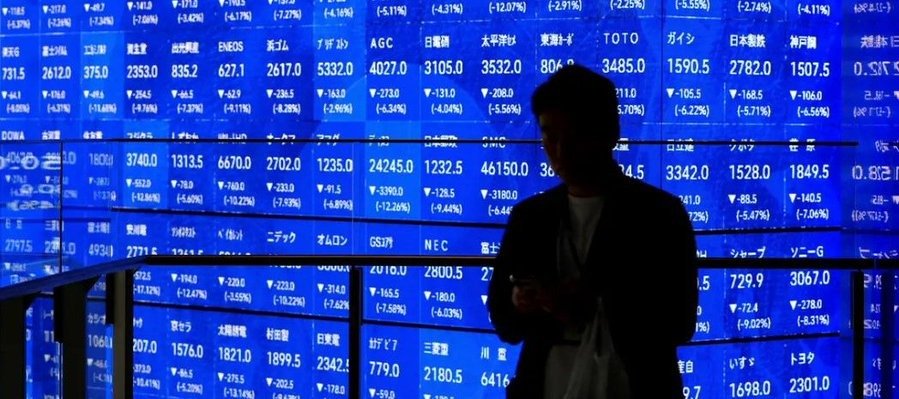 Inician semana con bajas los mercados de valores del mundo