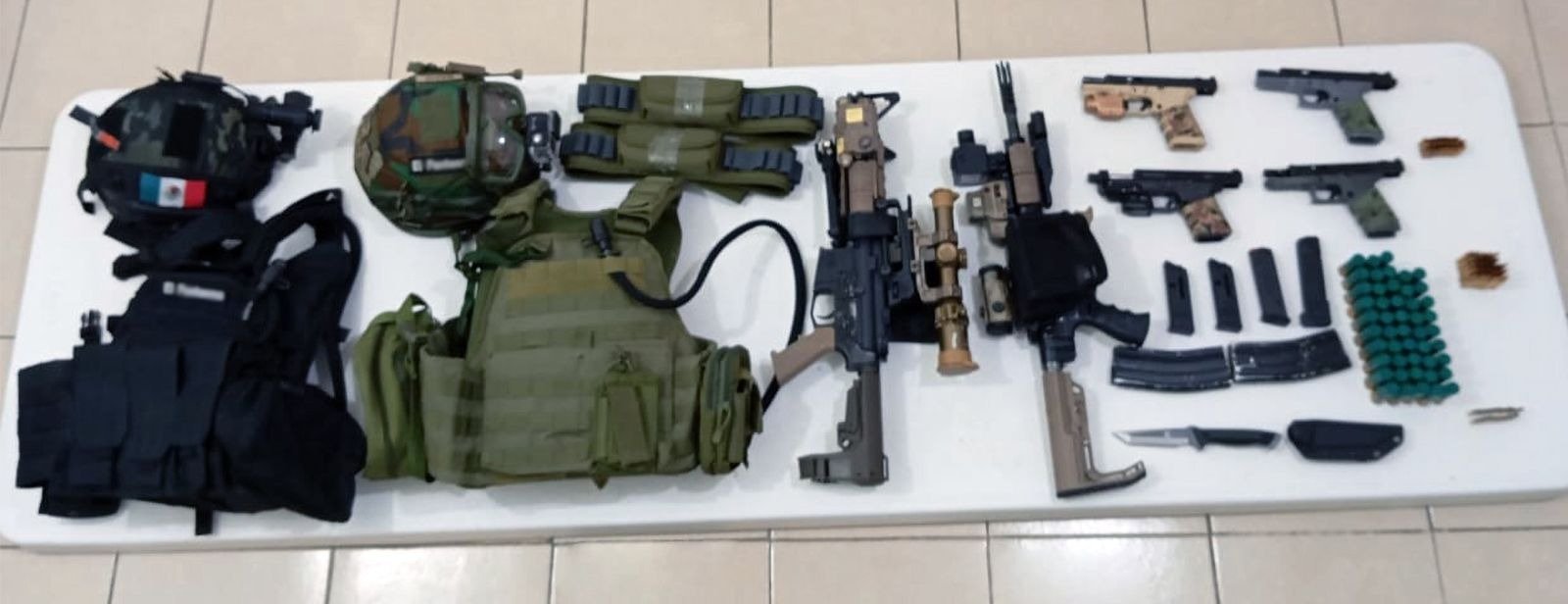 Detienen a extranjero con armamento de uso exclusivo del ejército