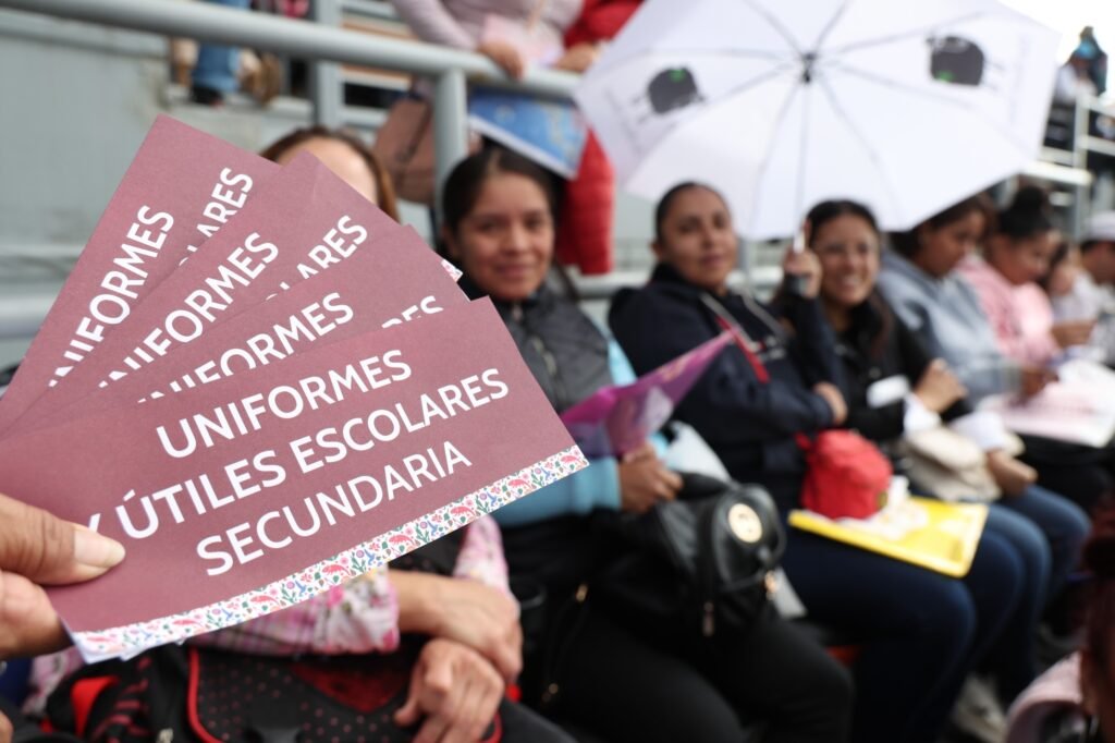 Inicia entrega de Tarjetas para Útiles y Uniformes Escolares de nivel básico