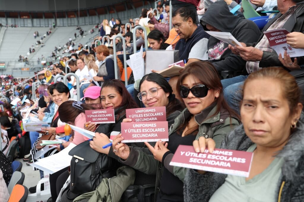 Inicia entrega de Tarjetas para Útiles y Uniformes Escolares de nivel básico