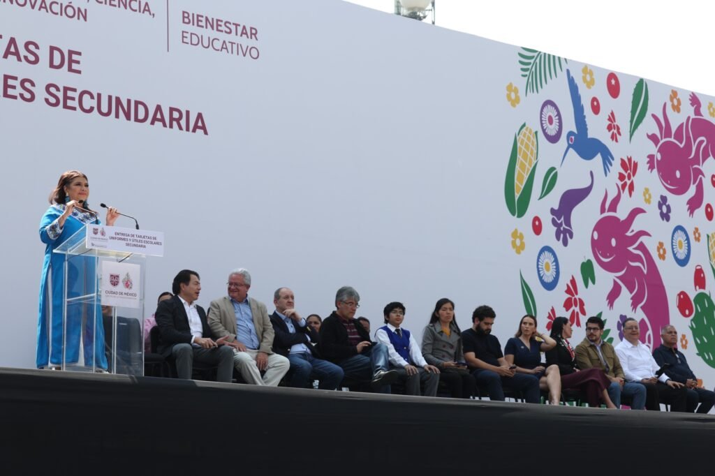 Inicia entrega de Tarjetas para Útiles y Uniformes Escolares de nivel básico