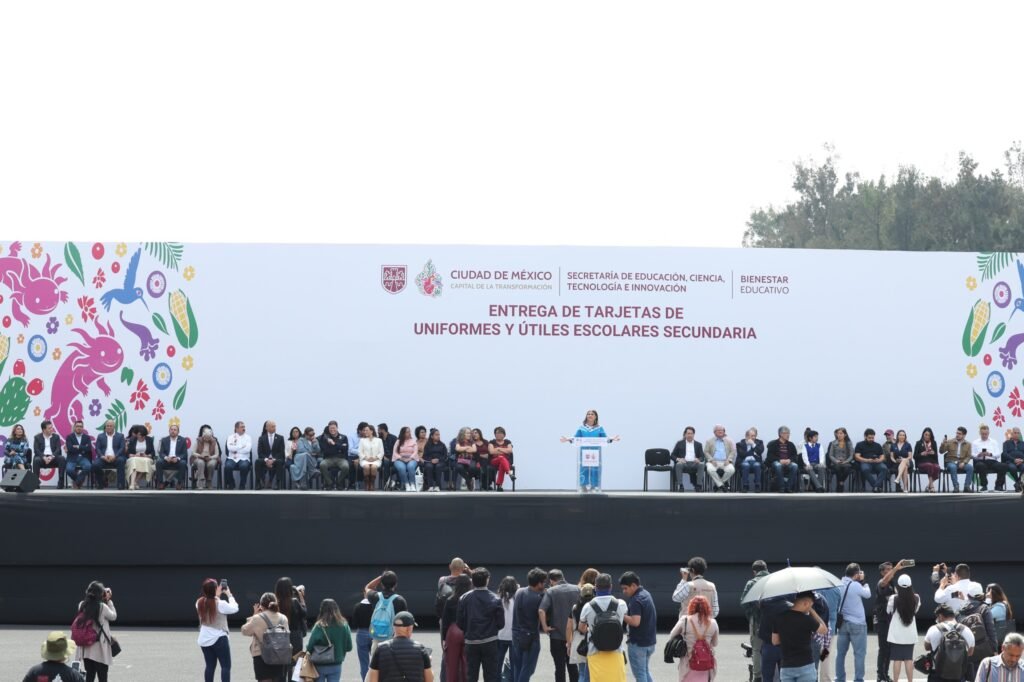 Inicia entrega de Tarjetas para Útiles y Uniformes Escolares de nivel básico