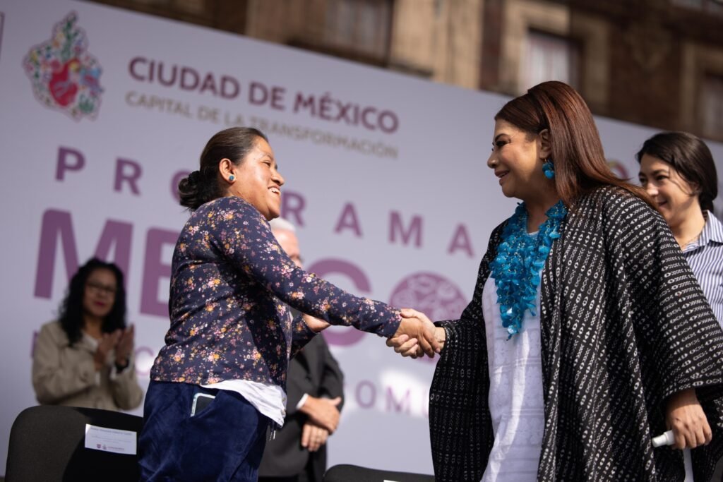 Realizan primera entrega de vales Mercomuna en beneficio de más de 335 mil familias