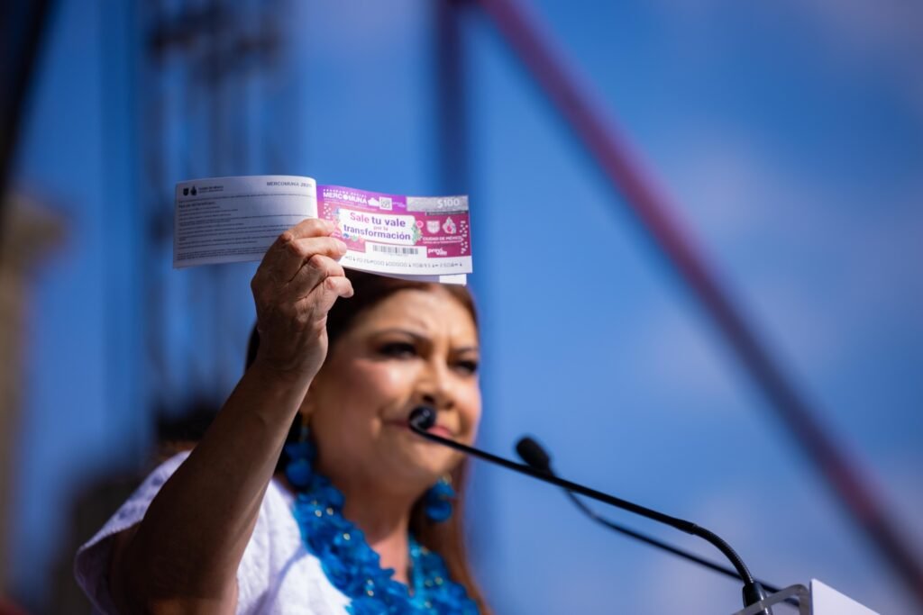 Realizan primera entrega de vales Mercomuna en beneficio de más de 335 mil familias