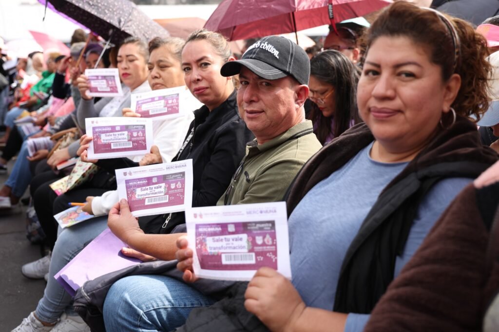 Realizan primera entrega de vales Mercomuna en beneficio de más de 335 mil familias