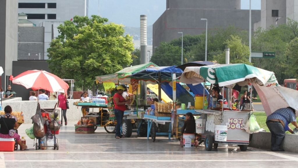 Sube pobreza laboral en México: Inegi