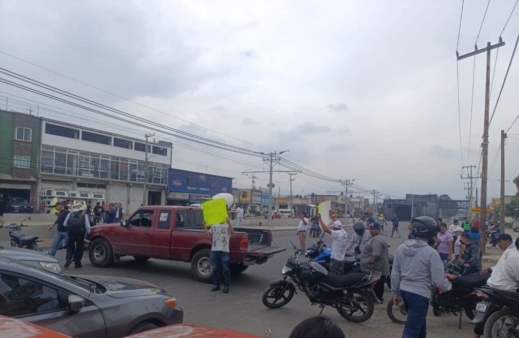 Atentan contra sexto regidor de Chalco y provocan bloqueos carreteros