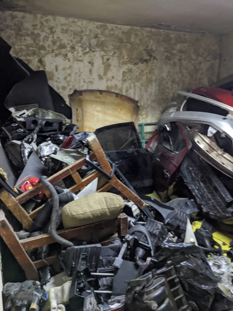 Dos toneladas de autopartes robadas eran guardadas en un casa de Nezahulcóyotl