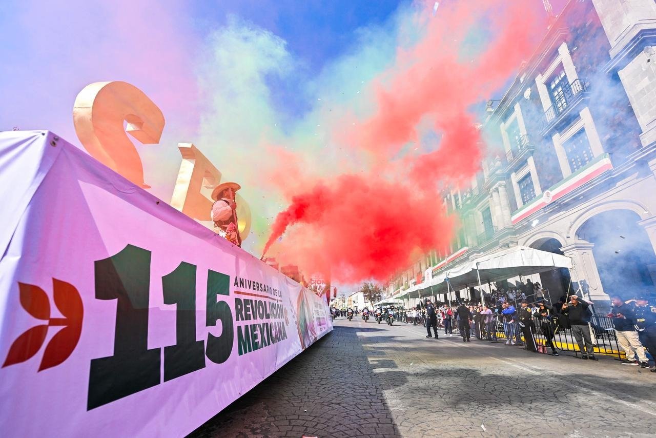 Gobernadora Delfina Gómez encabeza desfile por el 115 Aniversario de la Revolución Mexicana