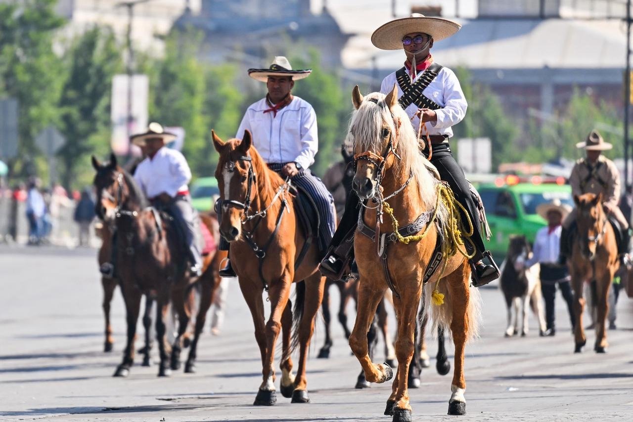 Gobernadora Delfina Gómez encabeza desfile por el 115 Aniversario de la Revolución Mexicana