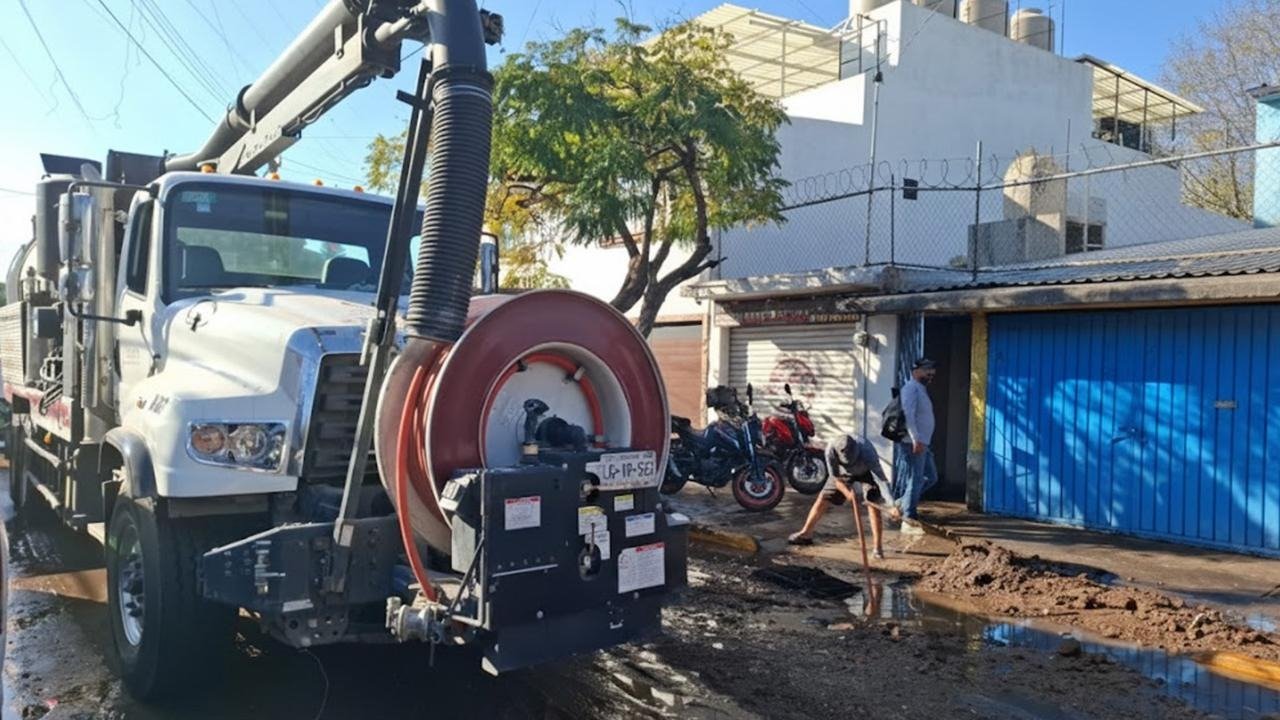 Atiende Gobierno del Estado de México fuga de agua potable en Atizapán de Zaragoza