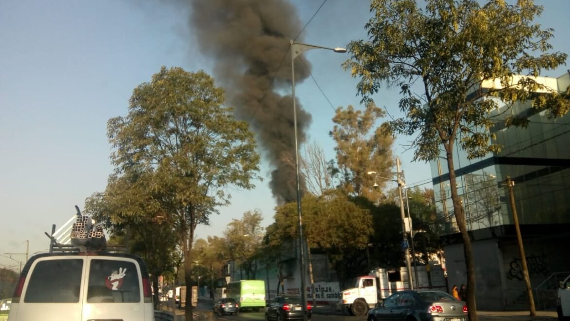 Leve incendio en colonia San Lorenzo, en Iztapalapa