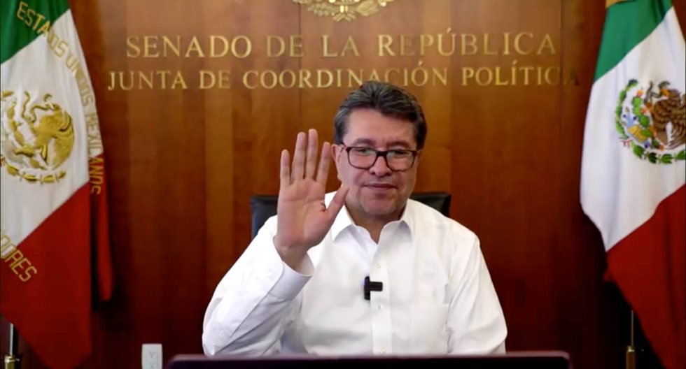 Presenta Monreal el libro "21 razones para el 21"