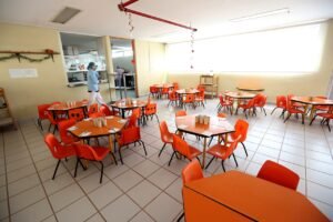 Aplica ISSSTE guía básica de alimentación para menores de edad