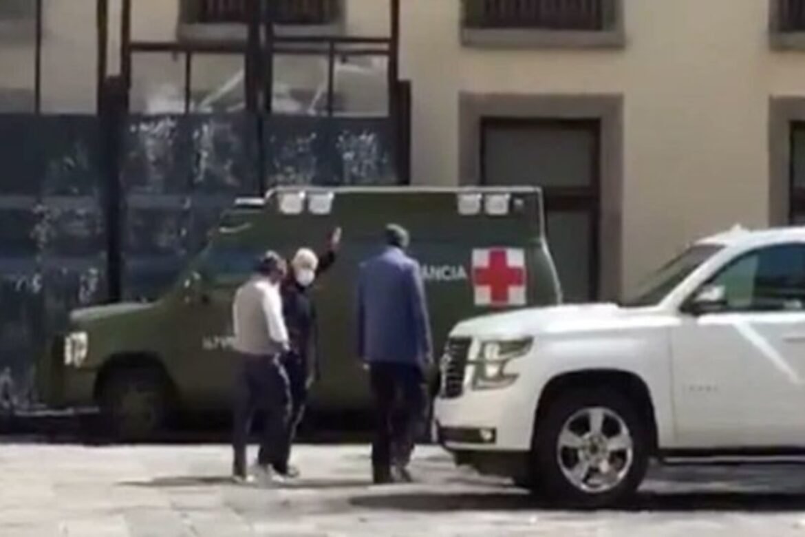 Reaparece AMLO en Palacio Nacional