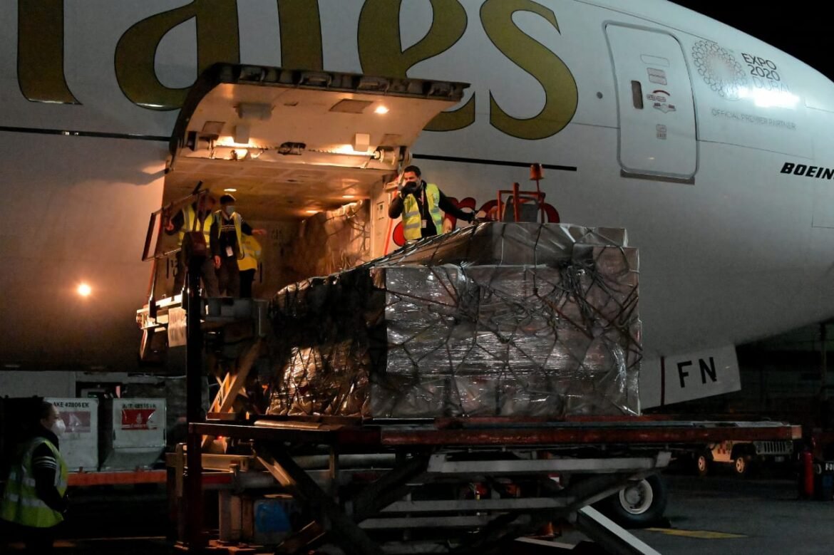 Llegan 870 mil vacunas; inicia vacunación masiva vs Covid-19