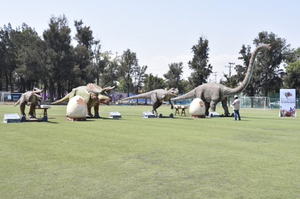 Llegan los primeros dinosaurios del Parque Iztapasauria
