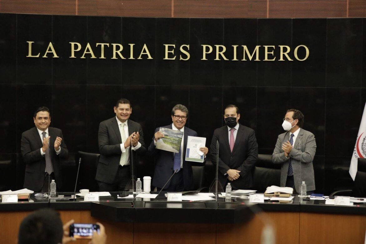 Recuperación económica requiere cooperación entre IP y legisladores