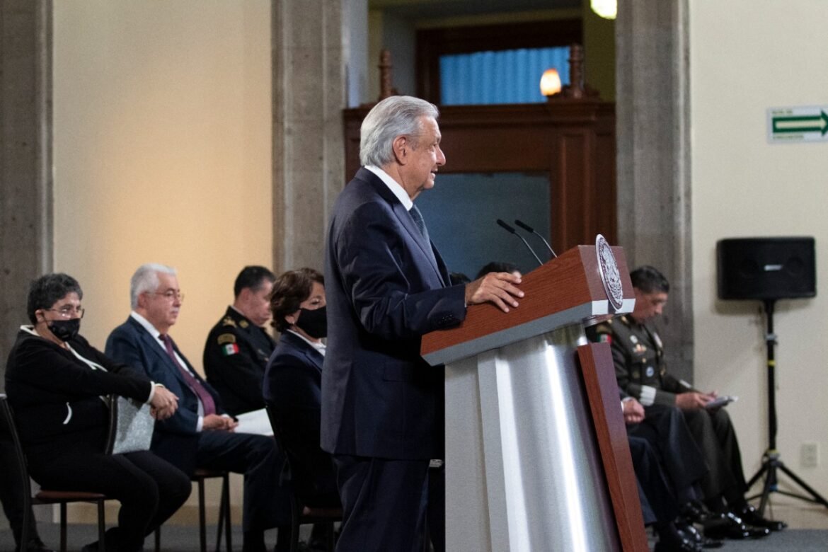 Pide AMLO asumir los riesgos del regreso a clases presencial