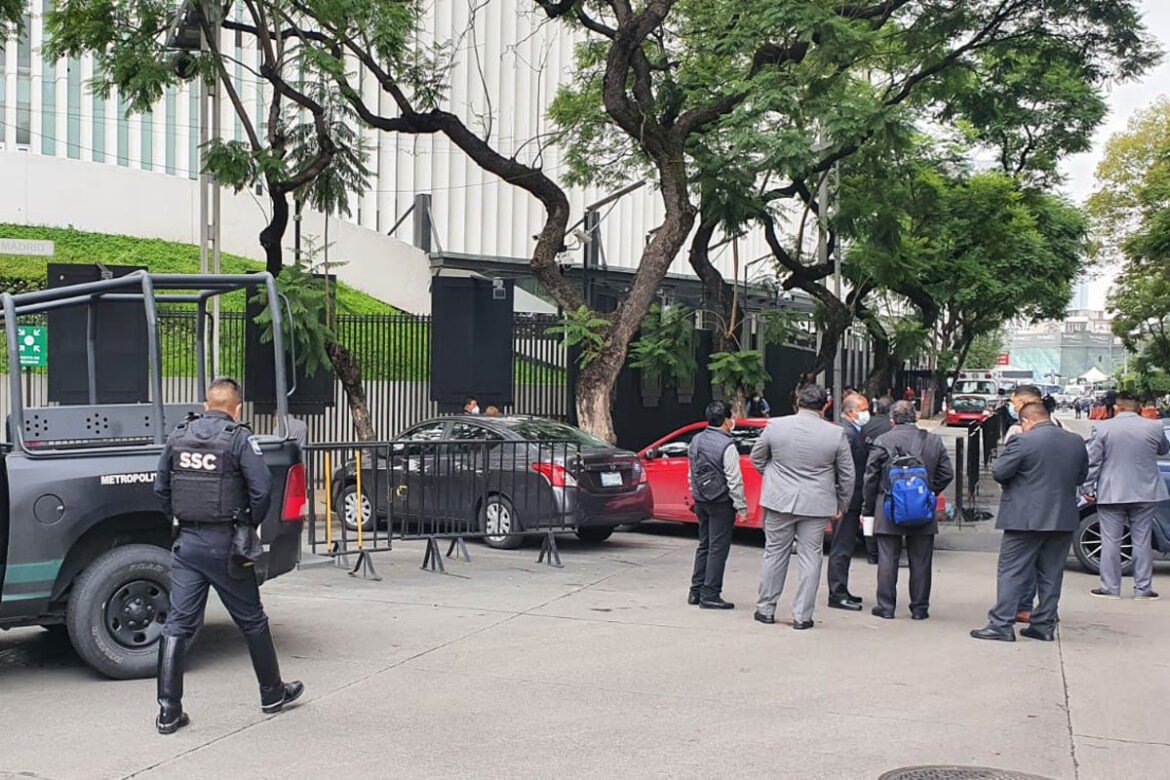 Toman instalaciones del Senado personas que no trabajan en la cámara