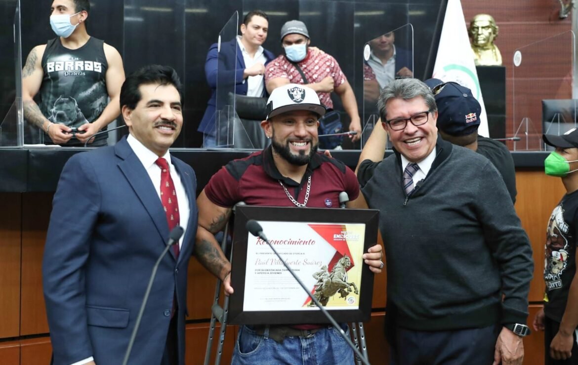 Senadores de Morena reconocen a Paul Villafuerte, por su apoyo a la juventud