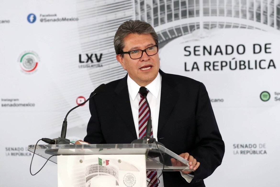 Se solidariza Monreal con científicos; llama a la prudencia