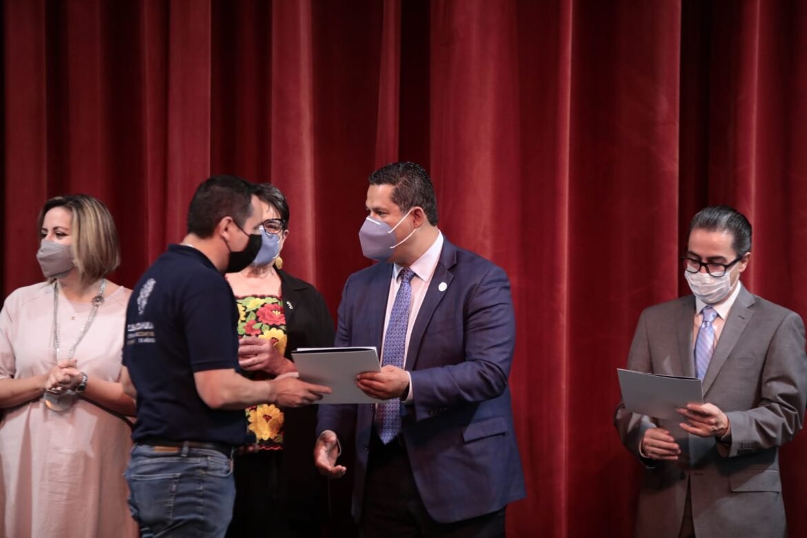 Entregan la Presea “Eugenio Trueba Olivares” al talento cultural de Guanajuato