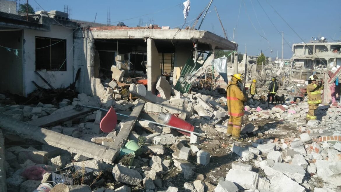 Lamenta AMLO saldo de explosión de ducto de Pemex en Puebla