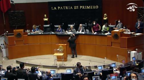Recibe Premio Nacional de Periodismo el Senado de la República