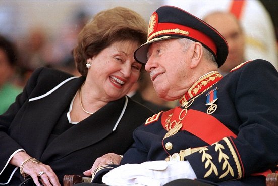 Muere a los 98 Lucía Hiriart, viuda del exdictador Augusto Pinochet