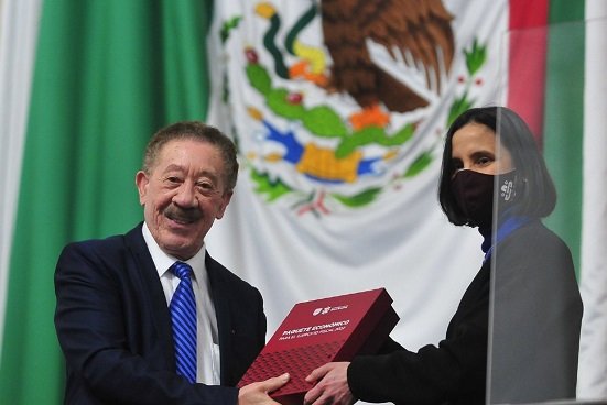 Entregan al Congreso de la CDMX el Paquete Económico 2022