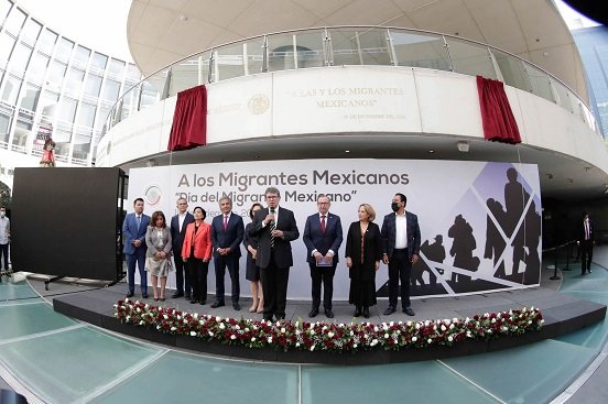 Rinden homenaje a los migrantes en el Senado