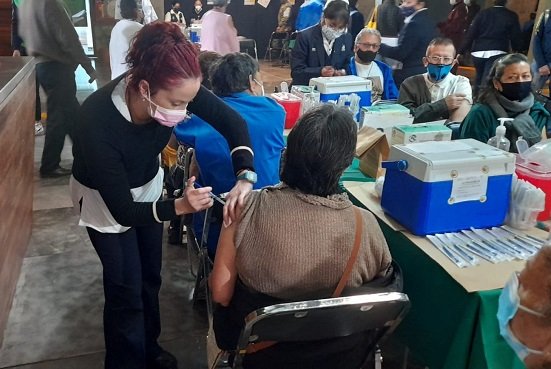 Anuncian dosis de refuerzo a adultos mayores en cindo alcaldías
