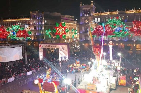 Inicio la Verbena Navideña en el Zócalo de la CDMX