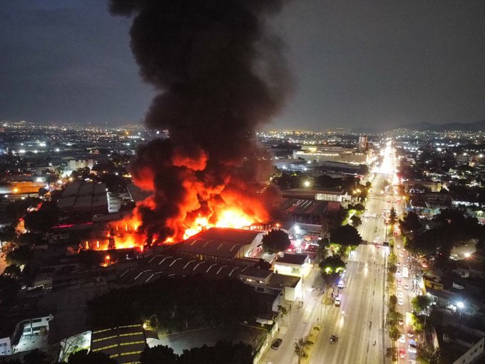 Incendio consume fábrica de bicicletas en Azcapotzalco