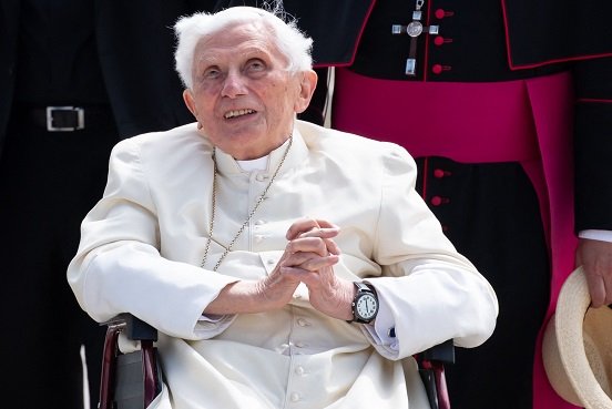 Acusan al papa emérito Benedicto XVI de inacción en casos de pedofilia