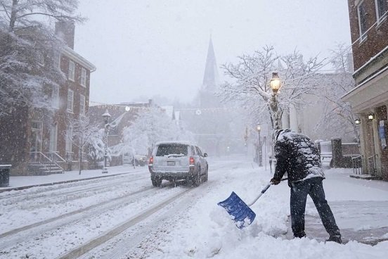 Miles de vuelos cancelados en el este de EU por una tormenta invernal