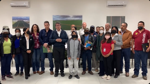 Monreal promete ayudar a jornaleros agrícolas con reformas
