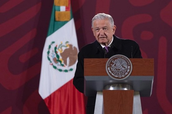 AMLO formaliza petición al INAI para conocer ingresos de Loret de Mola