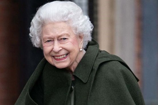 Reina Isabel II da positivo a Covid-19