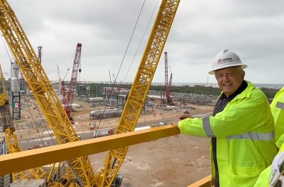 AMLO evalúa trabajos en refinería Dos Bocas