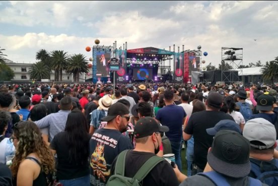 Asisten 80 mil personas al Vive Latino en CDMX